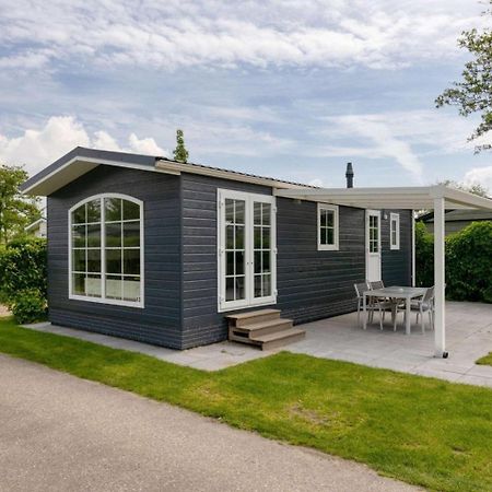 Recreatiepark Jachthaven De Veerstal Lathum - Luxe Chalet Eksteriør bilde