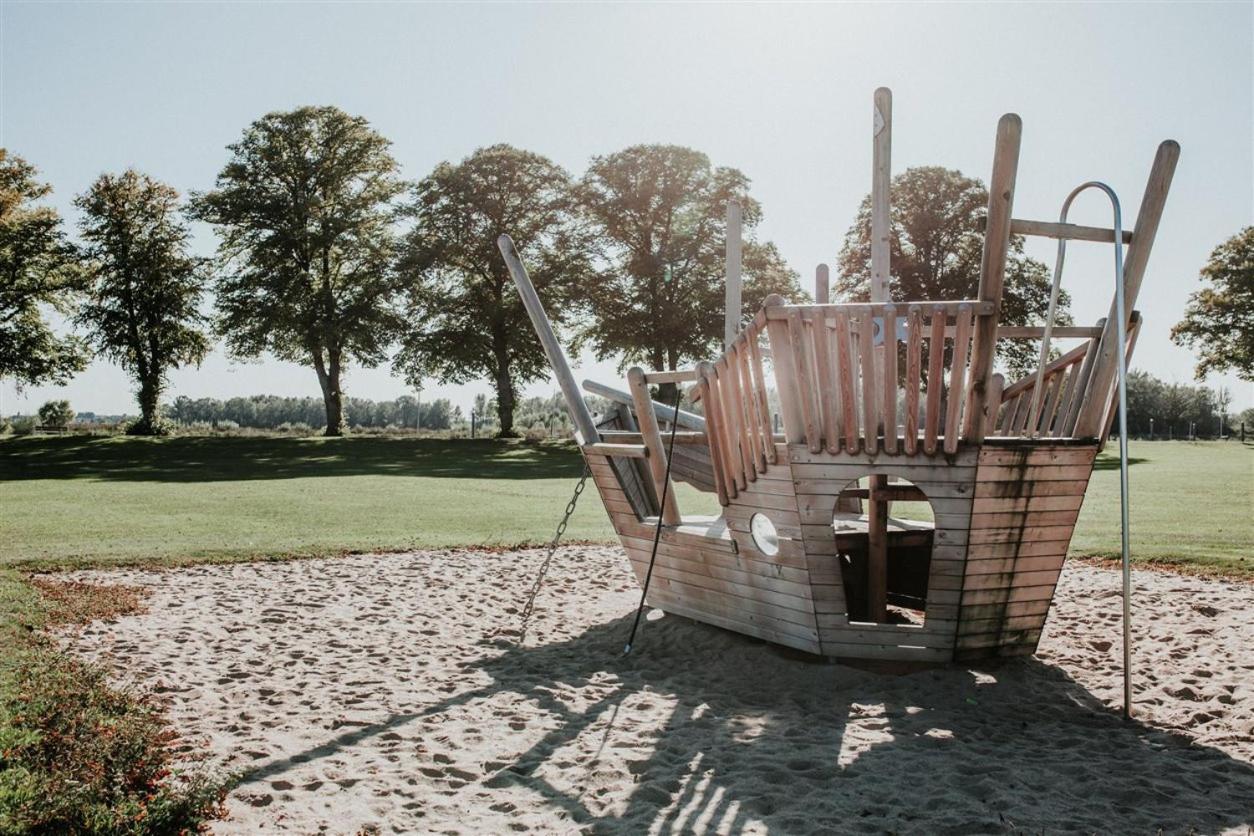 Recreatiepark Jachthaven De Veerstal Lathum - Luxe Chalet Eksteriør bilde