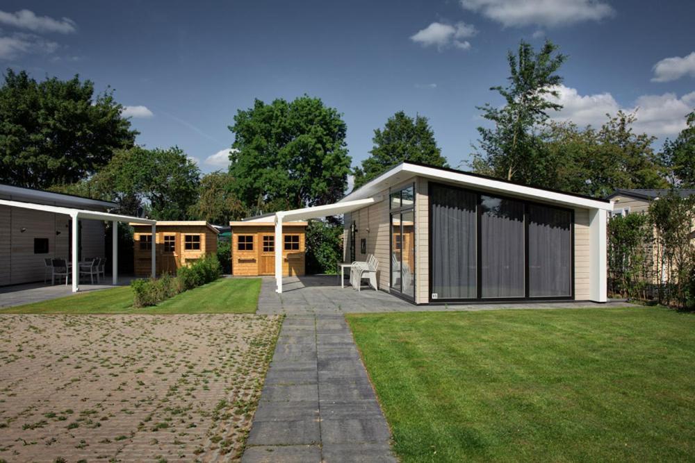 Recreatiepark Jachthaven De Veerstal Lathum - Luxe Chalet Eksteriør bilde