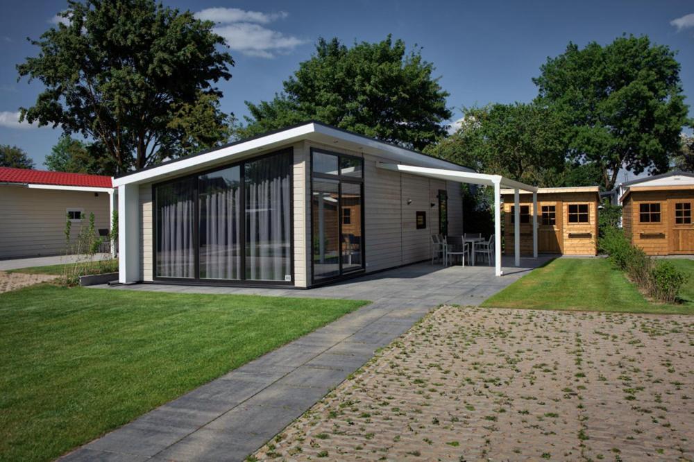 Recreatiepark Jachthaven De Veerstal Lathum - Luxe Chalet Eksteriør bilde