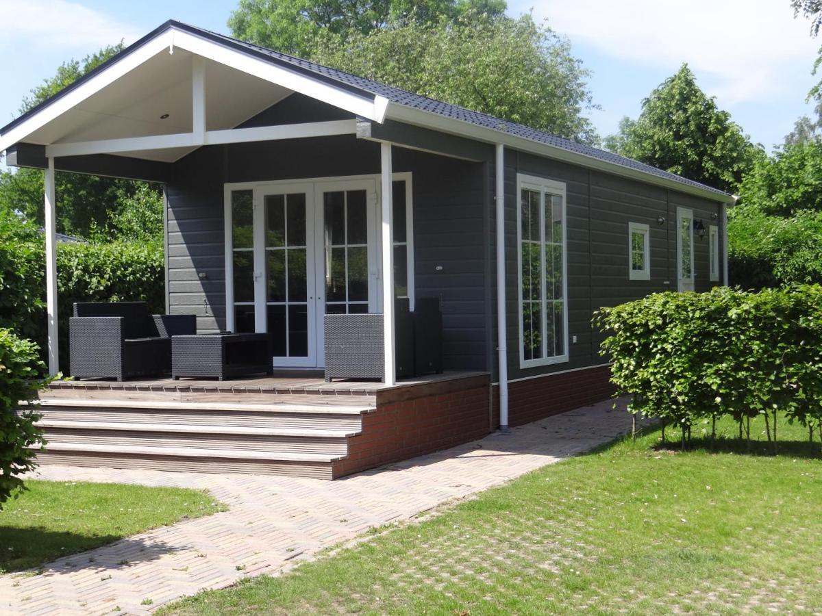 Recreatiepark Jachthaven De Veerstal Lathum - Luxe Chalet Eksteriør bilde