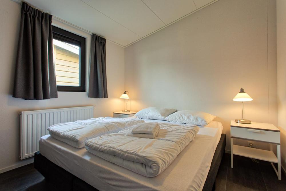 Recreatiepark Jachthaven De Veerstal Lathum - Luxe Chalet Eksteriør bilde