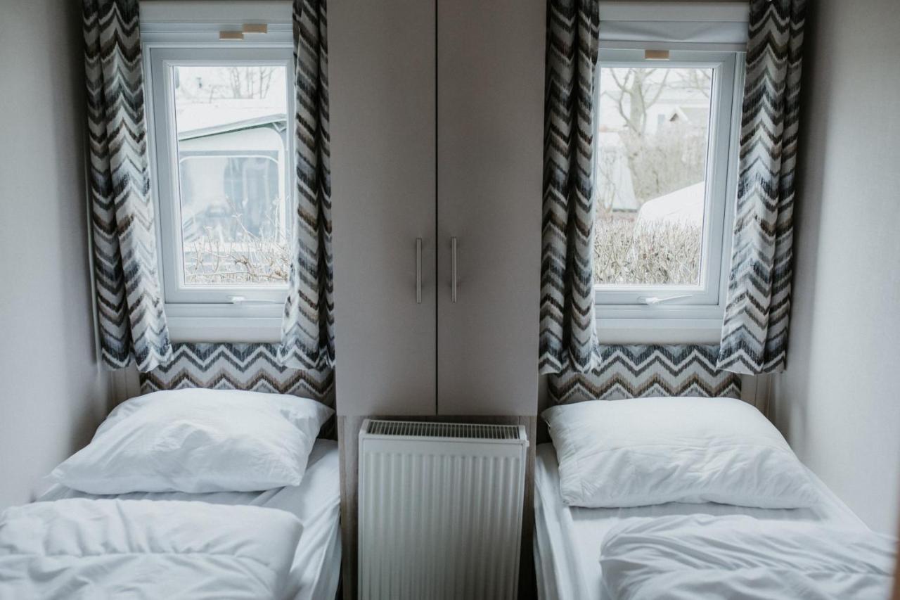 Recreatiepark Jachthaven De Veerstal Lathum - Luxe Chalet Eksteriør bilde