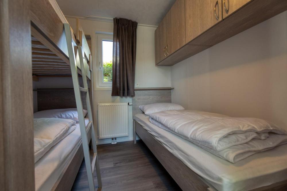Recreatiepark Jachthaven De Veerstal Lathum - Luxe Chalet Eksteriør bilde