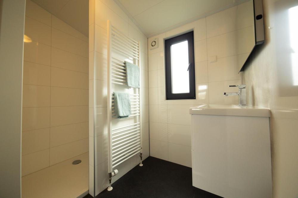 Recreatiepark Jachthaven De Veerstal Lathum - Luxe Chalet Eksteriør bilde