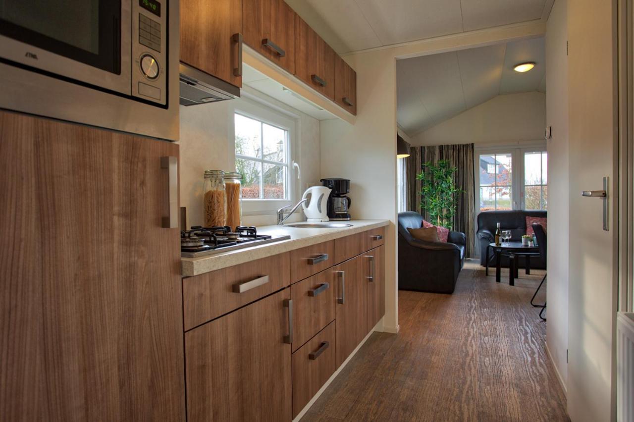 Recreatiepark Jachthaven De Veerstal Lathum - Luxe Chalet Eksteriør bilde