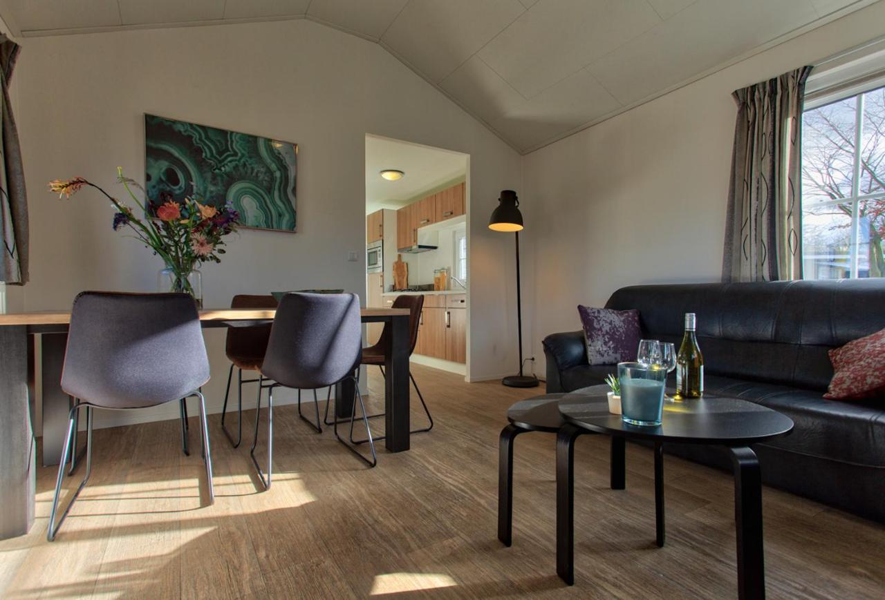 Recreatiepark Jachthaven De Veerstal Lathum - Luxe Chalet Eksteriør bilde
