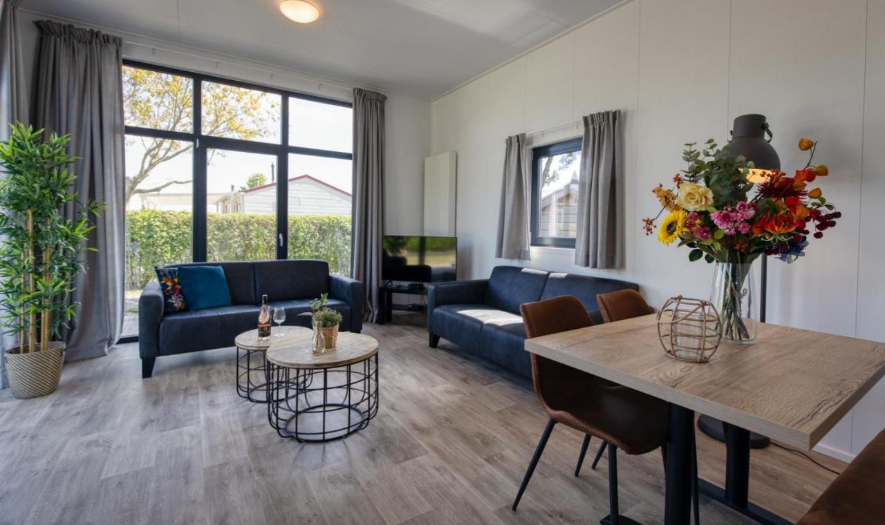 Recreatiepark Jachthaven De Veerstal Lathum - Luxe Chalet Eksteriør bilde