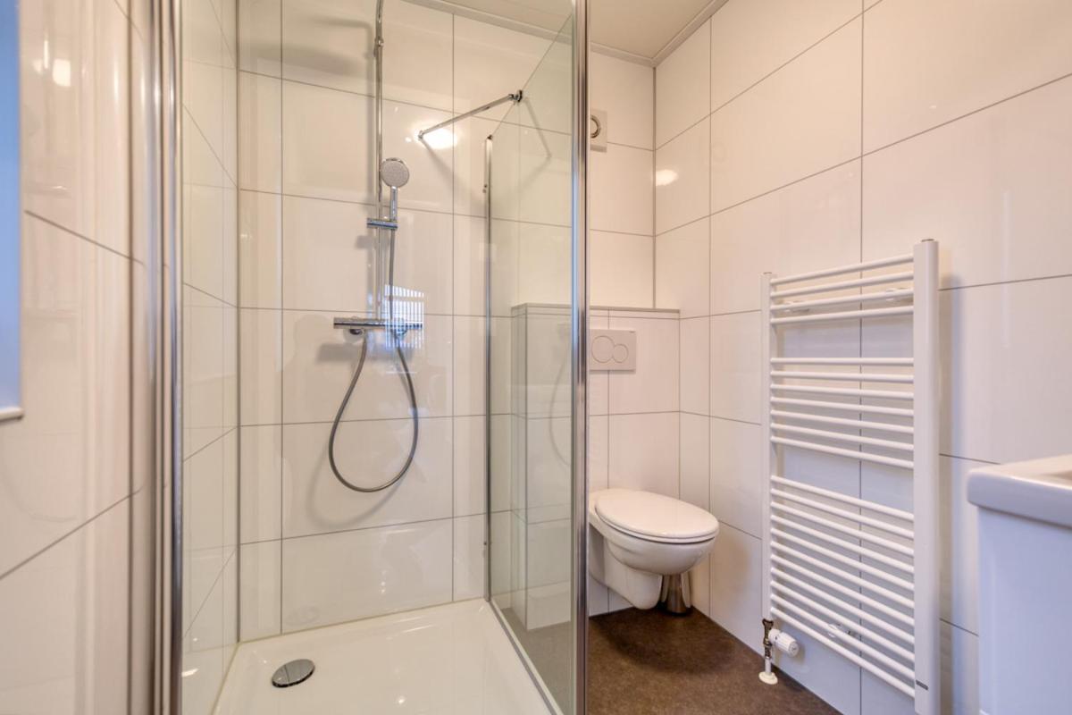 Recreatiepark Jachthaven De Veerstal Lathum - Luxe Chalet Eksteriør bilde