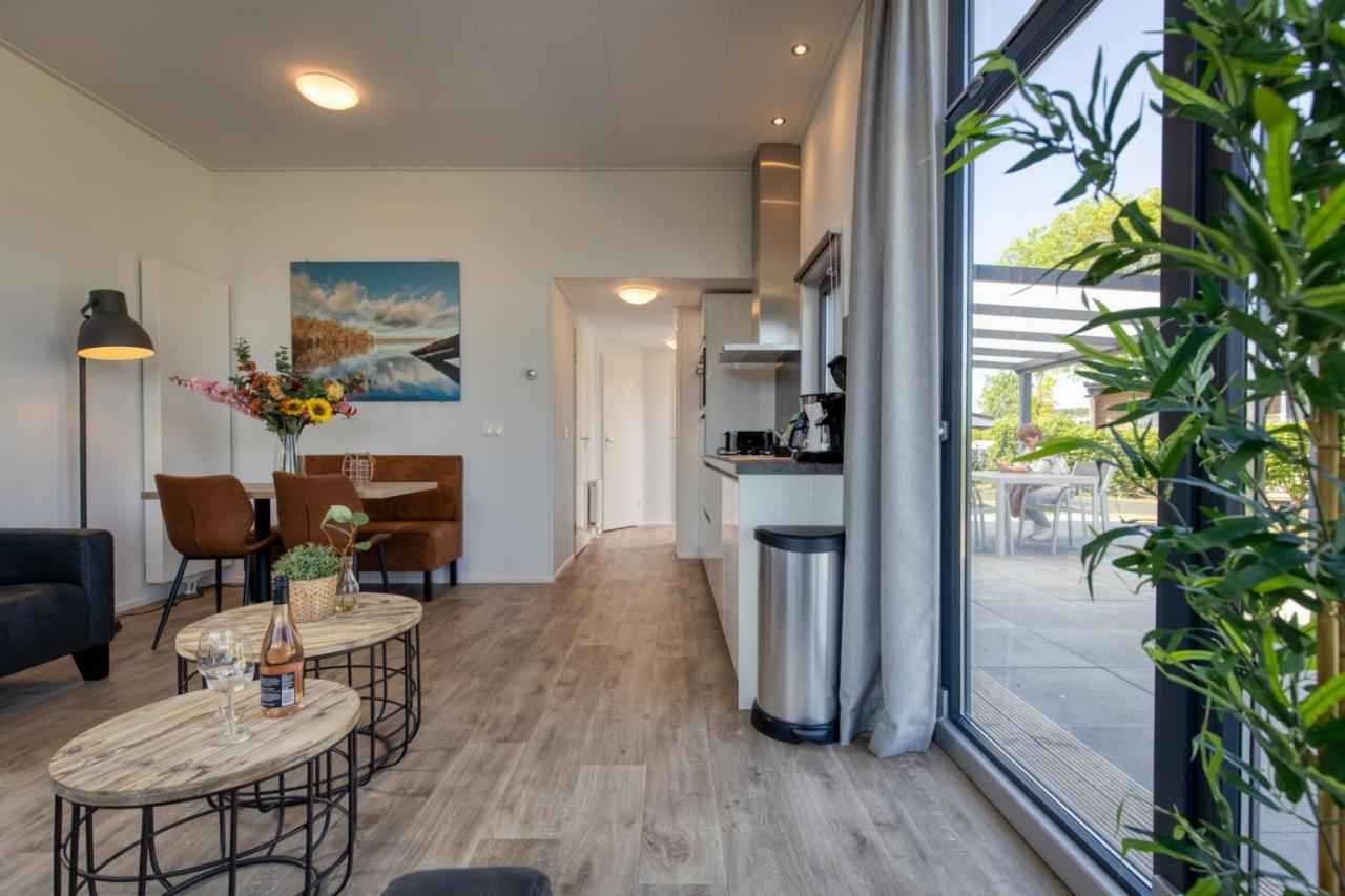Recreatiepark Jachthaven De Veerstal Lathum - Luxe Chalet Eksteriør bilde