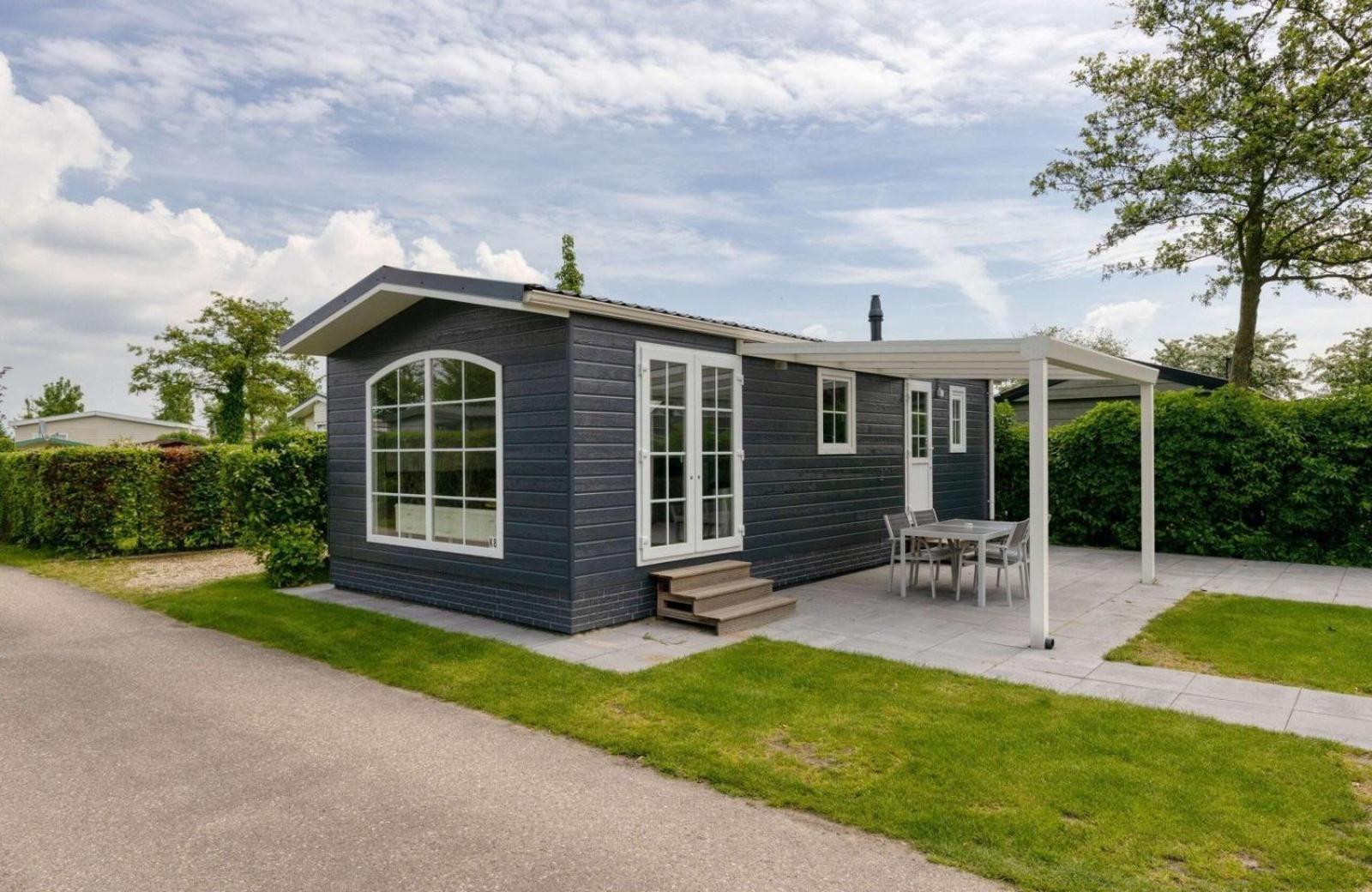 Recreatiepark Jachthaven De Veerstal Lathum - Luxe Chalet Eksteriør bilde