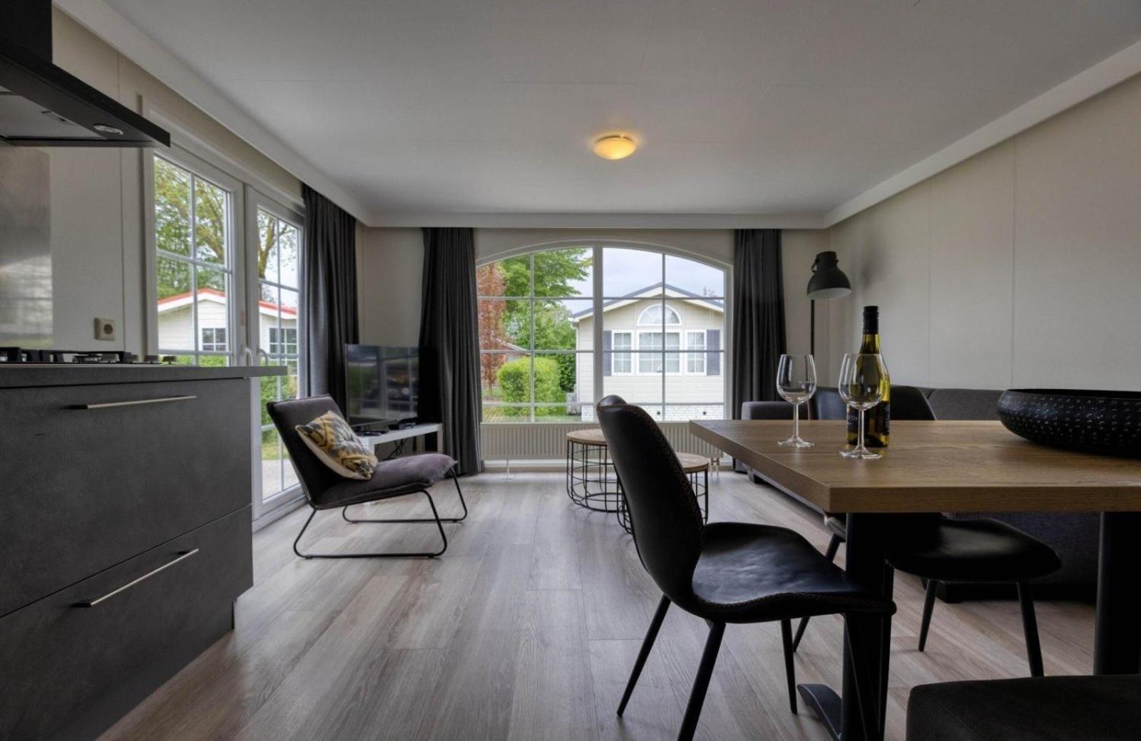 Recreatiepark Jachthaven De Veerstal Lathum - Luxe Chalet Eksteriør bilde