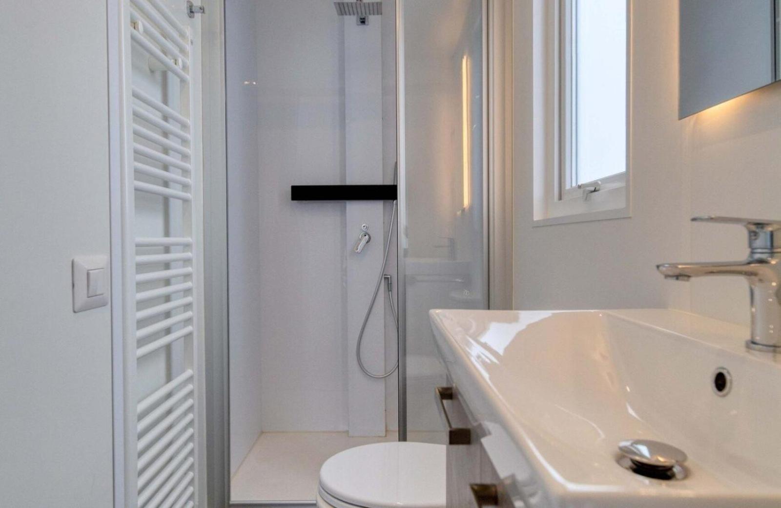 Recreatiepark Jachthaven De Veerstal Lathum - Luxe Chalet Eksteriør bilde