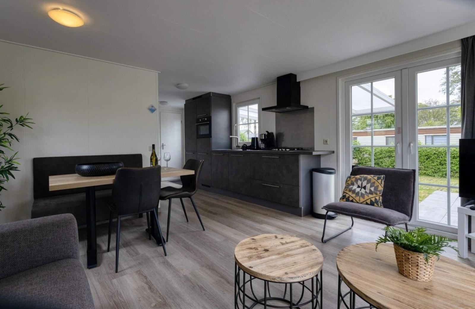 Recreatiepark Jachthaven De Veerstal Lathum - Luxe Chalet Eksteriør bilde